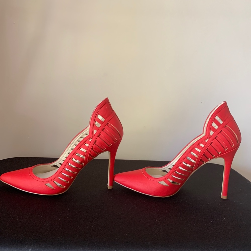 BCBG GENERATION RED HI-HEEL PUMP